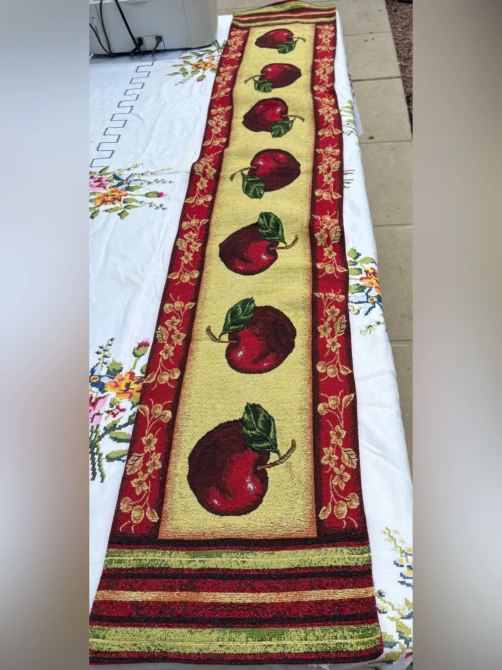 Red Apple Farm House Style Table Runner